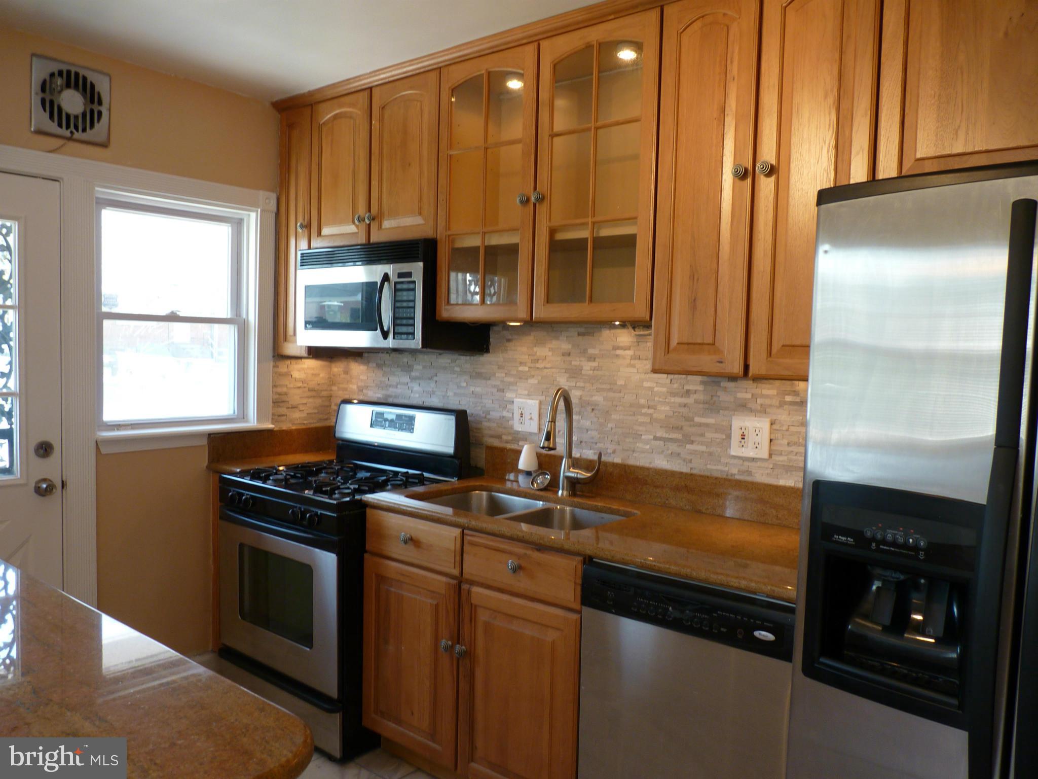 1551 Gleneagle Road Baltimore, MD 21239 - Photo 10 of 30 Kitchen