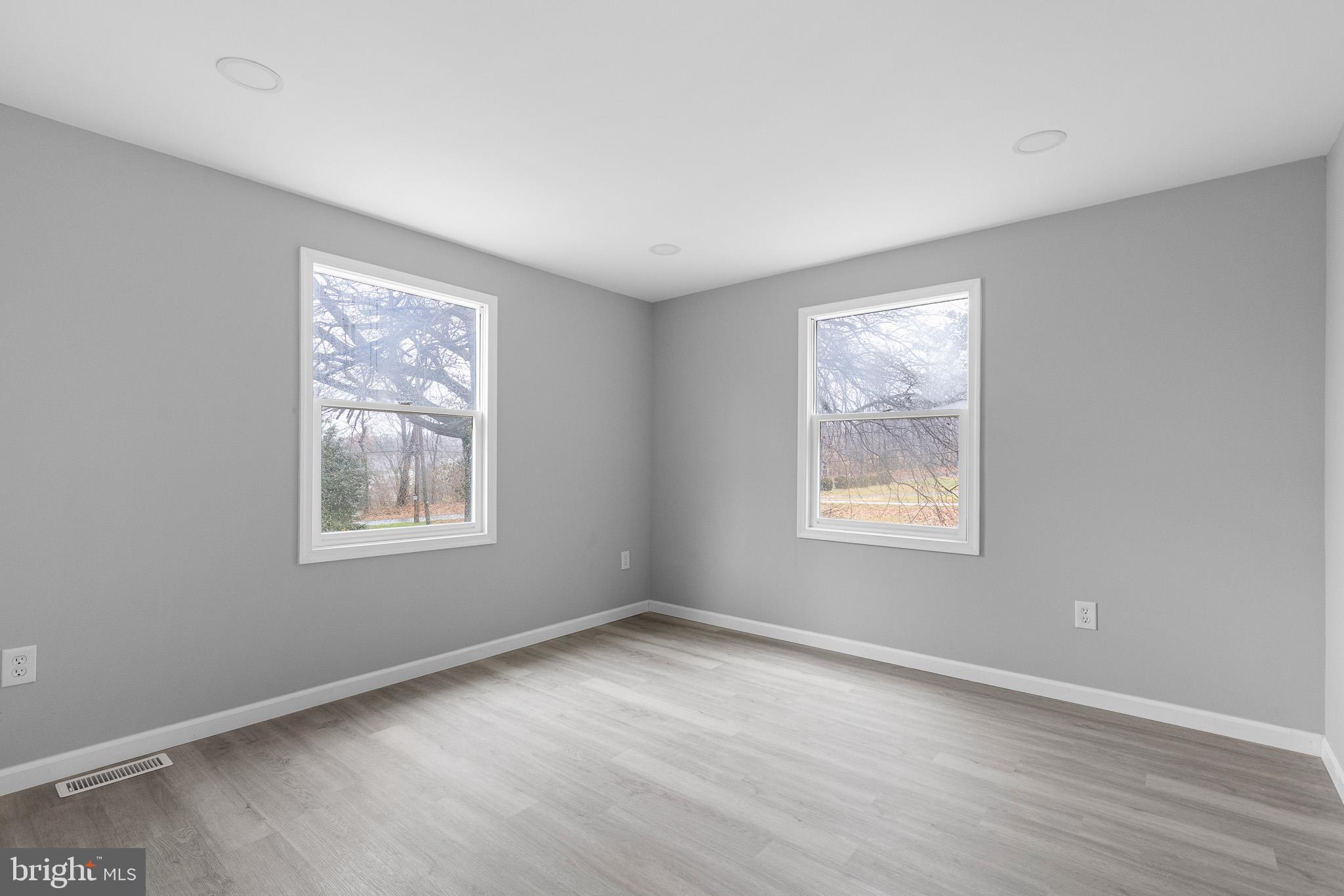 136 State Line Road Wilmington, DE 19803 - Photo 15 of 23 an empty room with windows