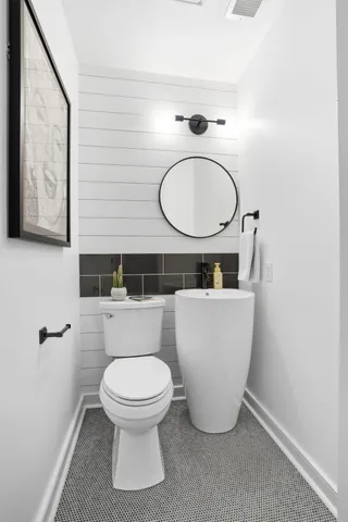 $700,000 | 5210 Ashcroft Avenue, North Charleston, SC 29405