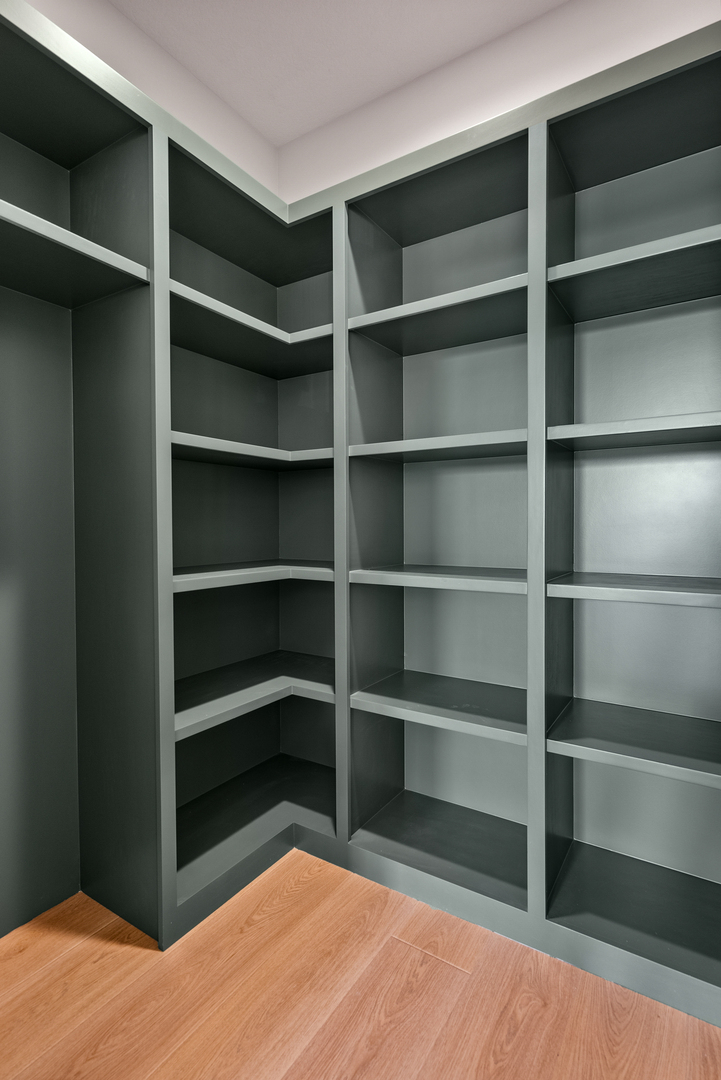 686 Jones Street Bettendorf, IA 52722 - Photo 14 of 21 a room with cabinets and a window