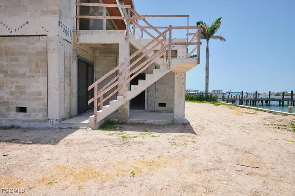 a view of entryway and hall