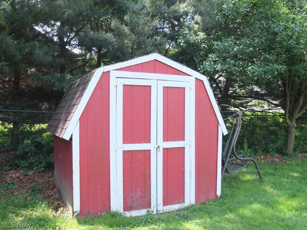 4300 Lake Heights Road Northwest Canton, OH 44708 - Photo 11 of 13 Storage Shed