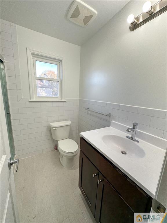 4301 Hana Road Edison, NJ 08817 - Photo 18 of 37 a bathroom with a sink a toilet and a mirror