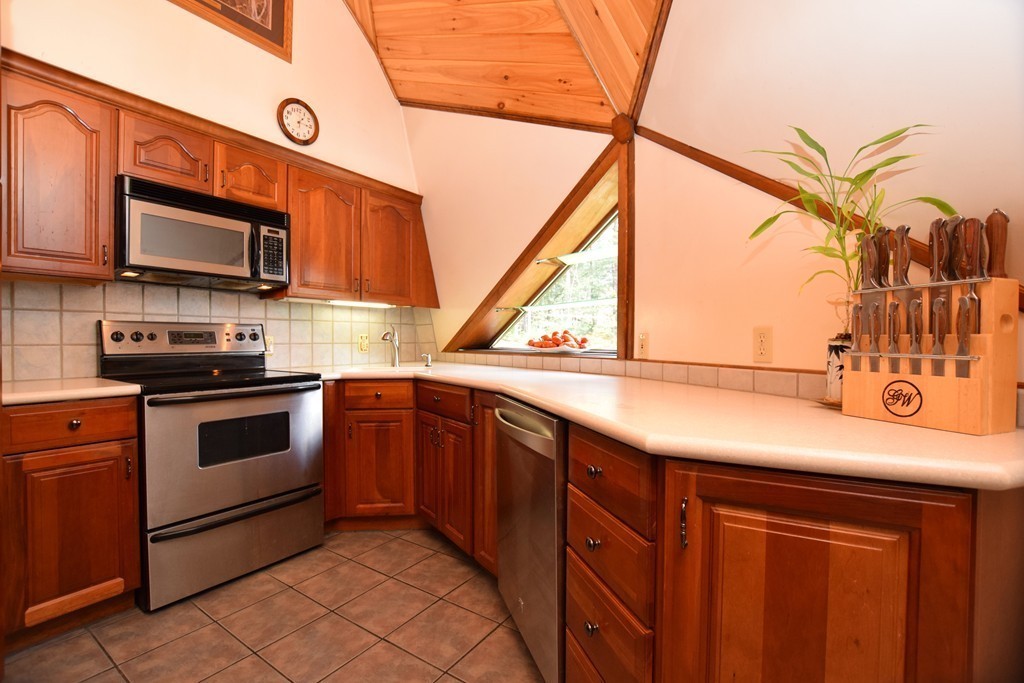 25 Robbins Road Monson, MA 01057 - Photo 4 of 28