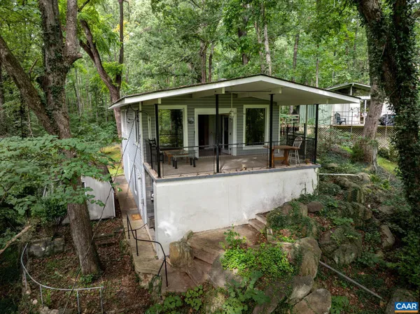 a view of house with outdoor entertaining space