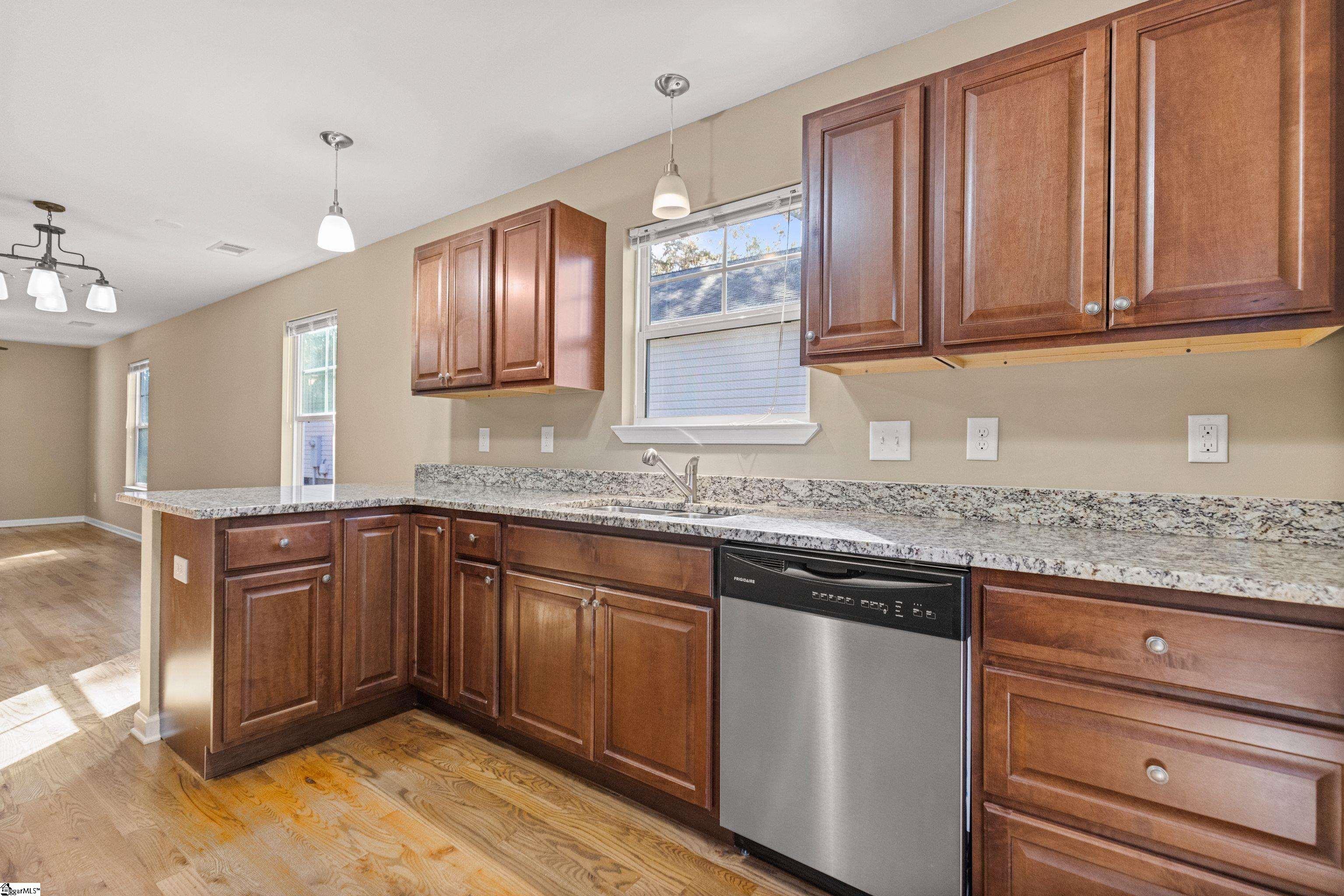 207 Ridgeway Drive Greenville, SC 29607 - Photo 12 of 32 Gallery Image 12
