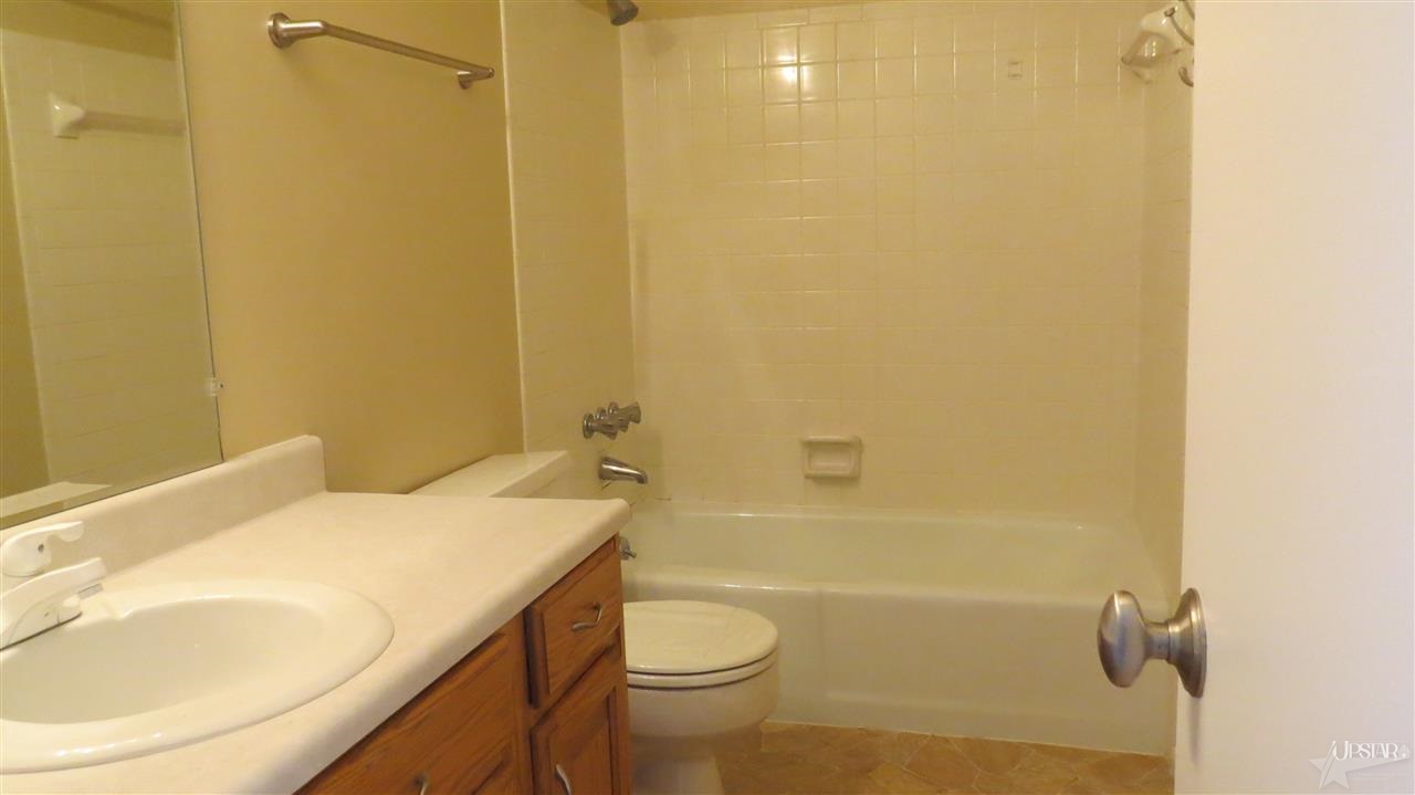 8986 East Hatchery Road, Unit 4 Syracuse, IN 46567 - Photo 11 of 18 Gallery Image 11