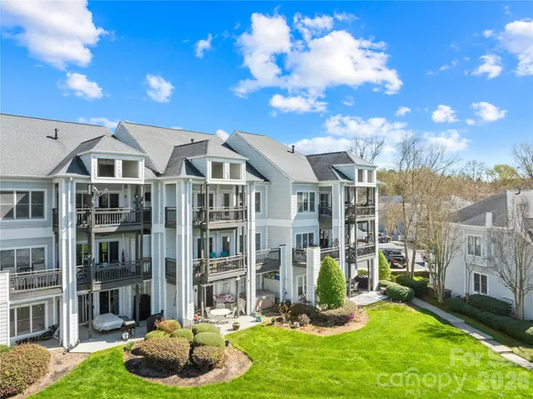 $649,000 | 18700 Nautical Drive, Unit 303, Cornelius, NC 28031