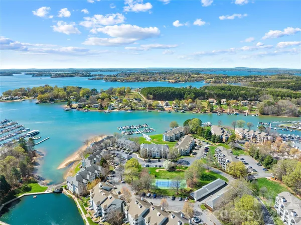 $649,000 | 18700 Nautical Drive, Unit 303, Cornelius, NC 28031