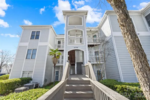 $649,000 | 18700 Nautical Drive, Unit 303, Cornelius, NC 28031