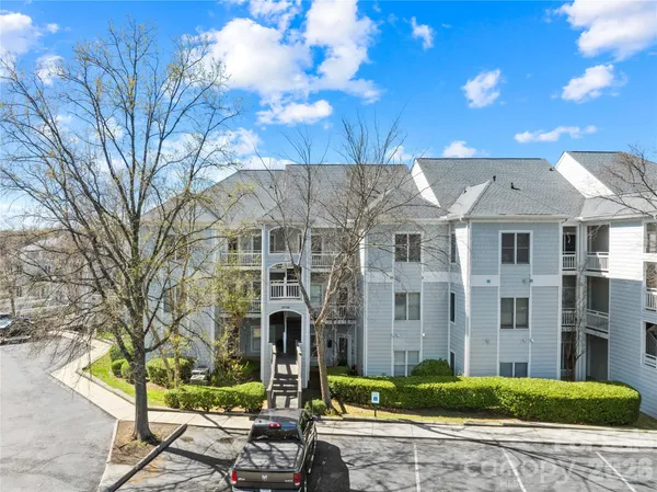 $649,000 | 18700 Nautical Drive, Unit 303, Cornelius, NC 28031