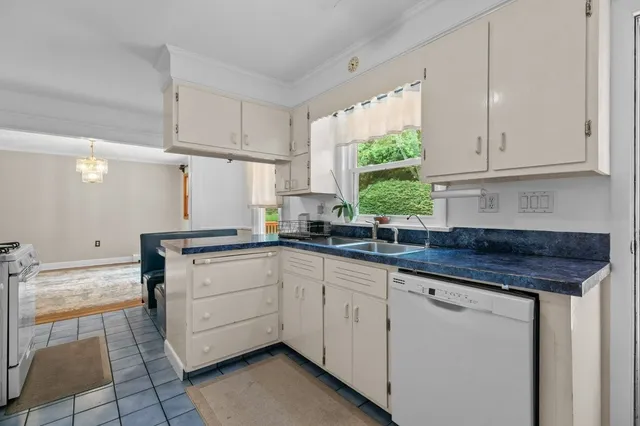 $725,000 | 6 Wabasso Terrace, Middletown, RI 02842