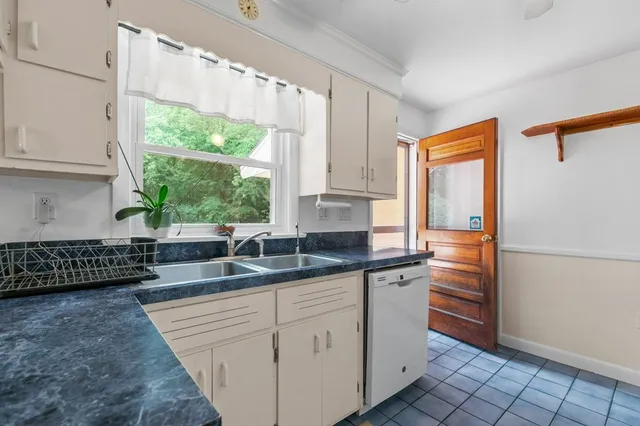 $725,000 | 6 Wabasso Terrace, Middletown, RI 02842