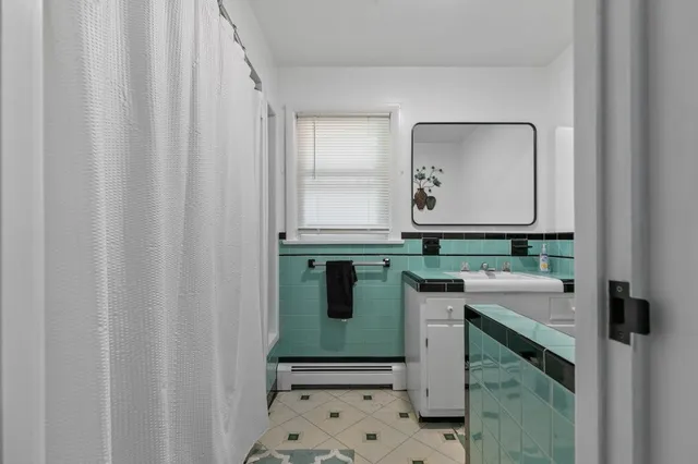 $725,000 | 6 Wabasso Terrace, Middletown, RI 02842