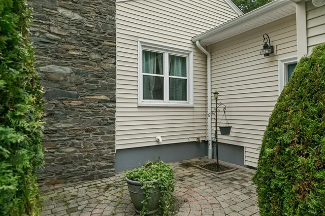 $725,000 | 6 Wabasso Terrace, Middletown, RI 02842