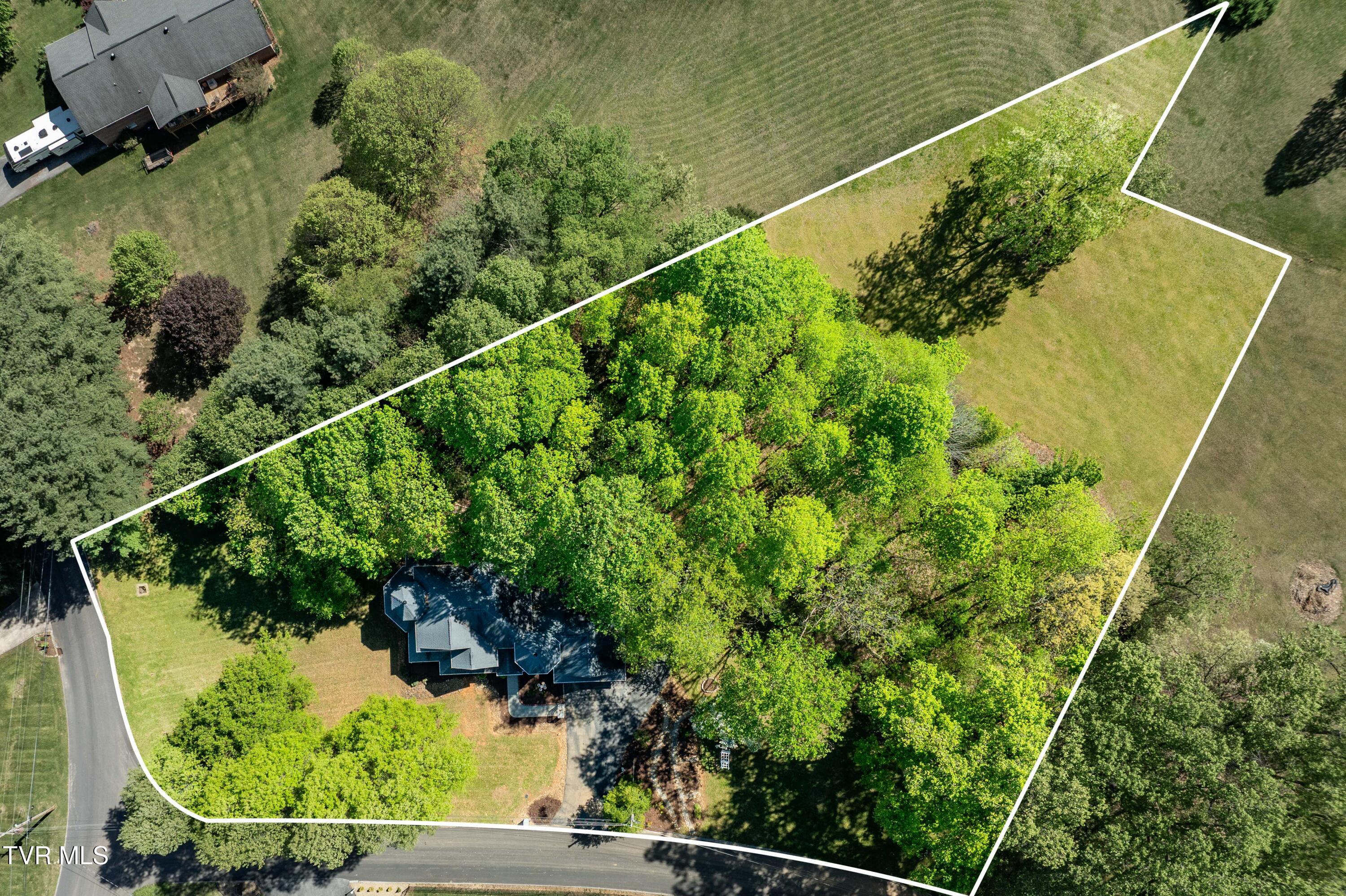 101 Knobb Hill Road Johnson City, TN 37601 - Photo 3 of 117 101 Knobb Hill Rd (1 of 118)
