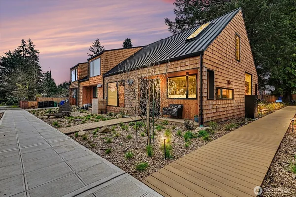 $749,900 | 11725 Meridian Avenue North, Unit 4, Seattle, WA 98133