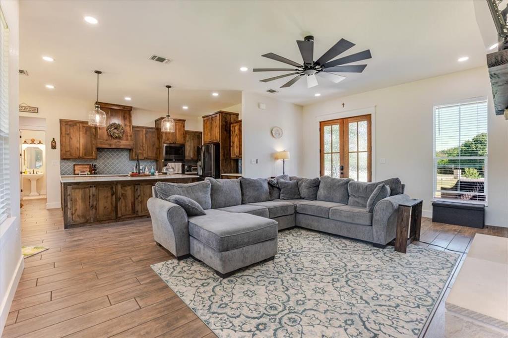 120 Lone Oak Road Mineral Wells, TX 76067 - Photo 8 of 40