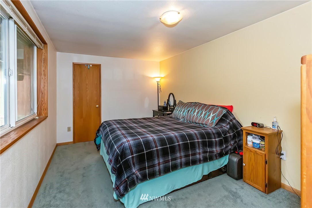 9956 Fairview Lake Road Southwest Port Orchard, WA 98367 - Photo 12 of 33 Gallery Image 12