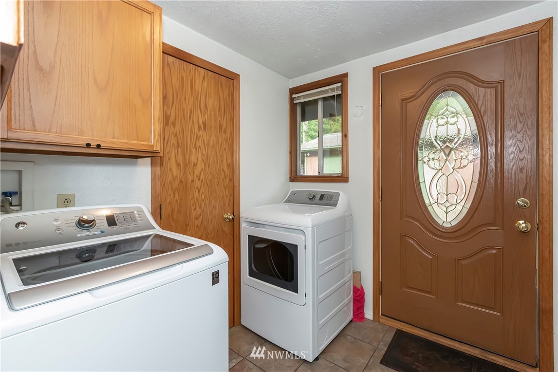 9956 Fairview Lake Road Southwest Port Orchard, WA 98367 - Photo 10 of 33 Gallery Image 10