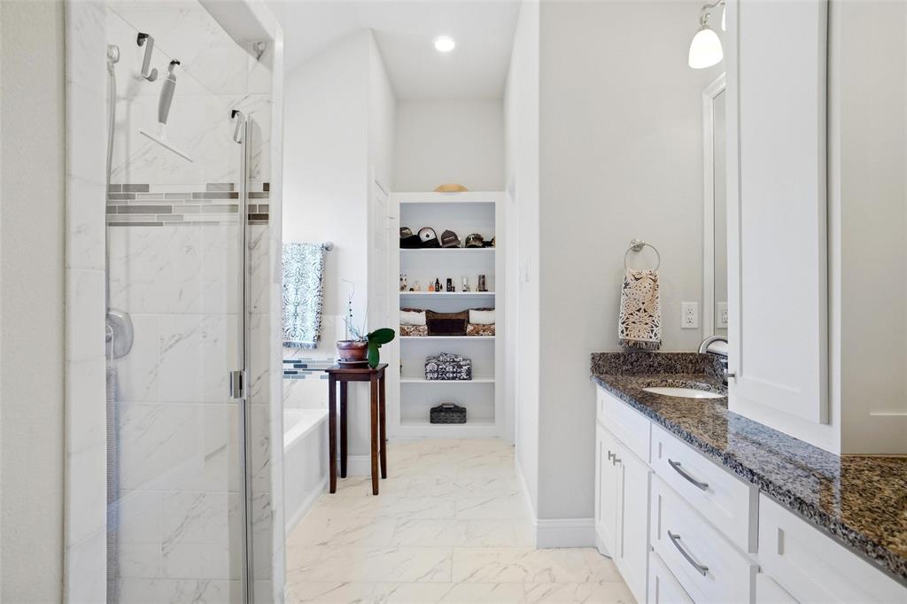 952 Sam Street Springtown, TX 76082 - Photo 24 of 40 Master Bathroom