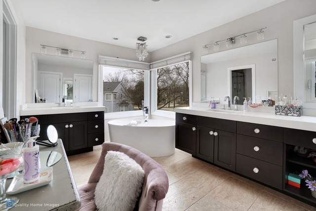 603 Raintree Road Buffalo Grove, IL 60089 - Photo 12 of 20 a en suite bathroom with double vanity and a mirror