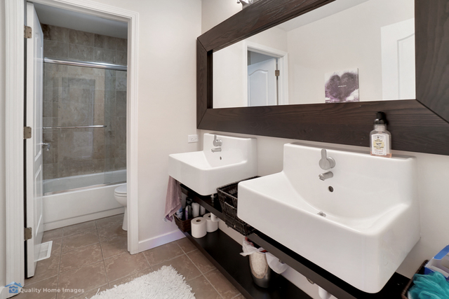 603 Raintree Road Buffalo Grove, IL 60089 - Photo 15 of 20 a bathroom with a sink and a bathtub
