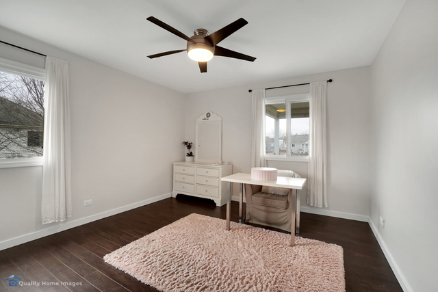 603 Raintree Road Buffalo Grove, IL 60089 - Photo 16 of 20 a room that has a bed and a window
