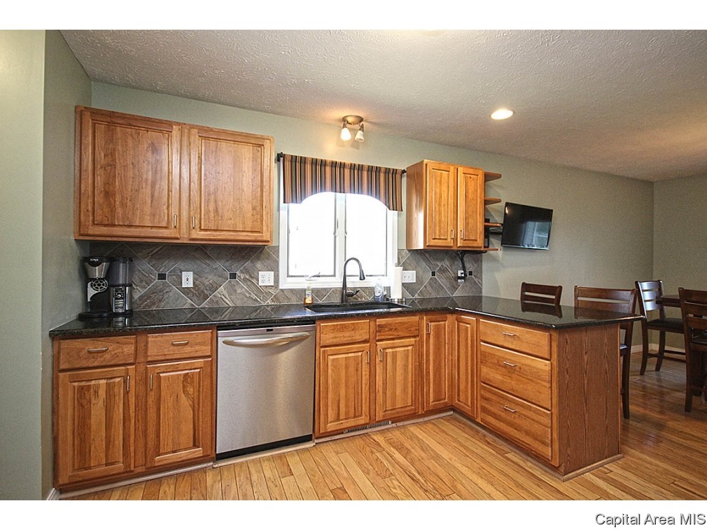 2408 Gander Road Springfield, IL 62711 - Photo 3 of 36
