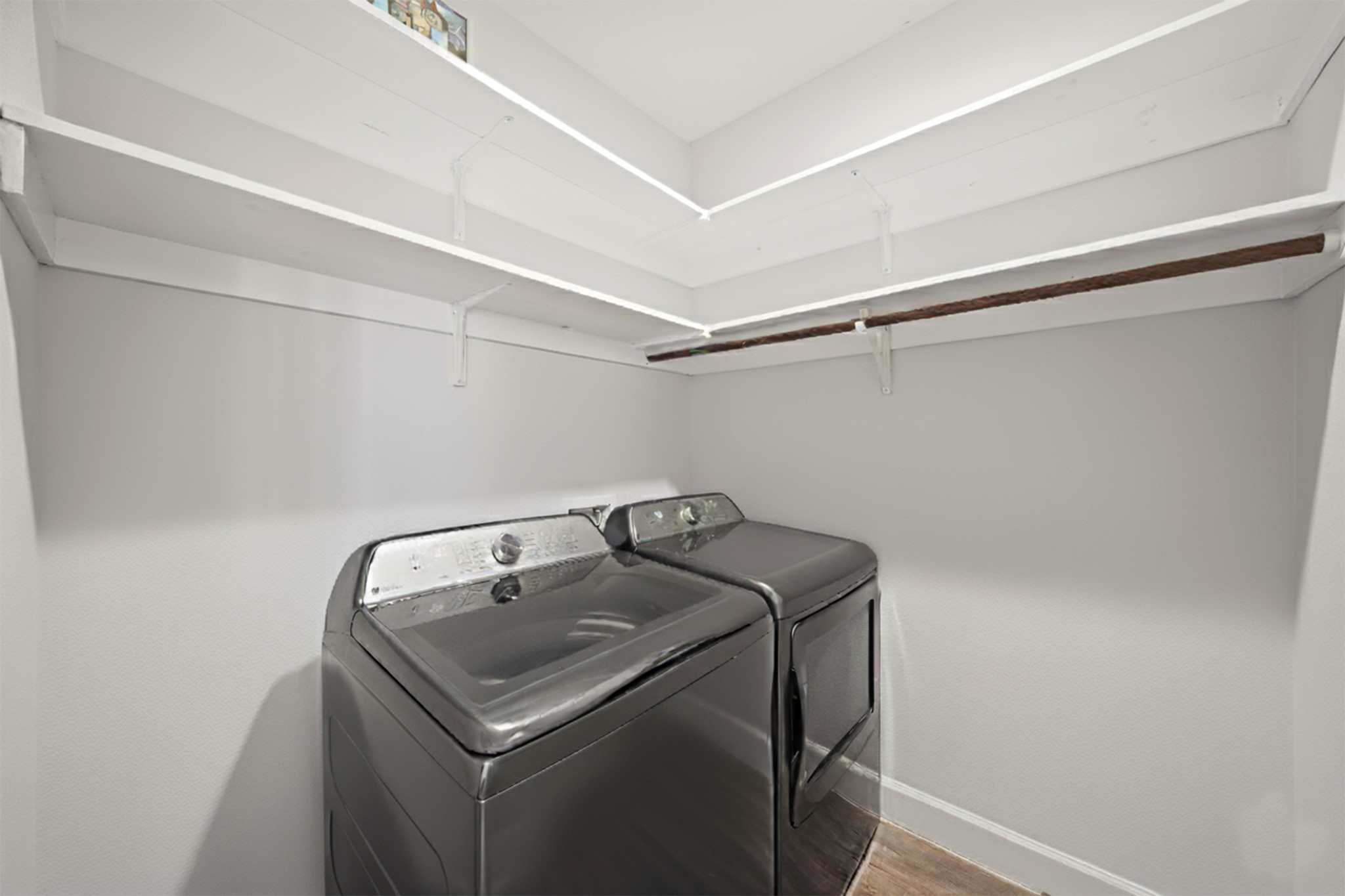 5602 Belmark Street Houston, TX 77033 - Photo 23 of 27 a utility room with dryer and washer