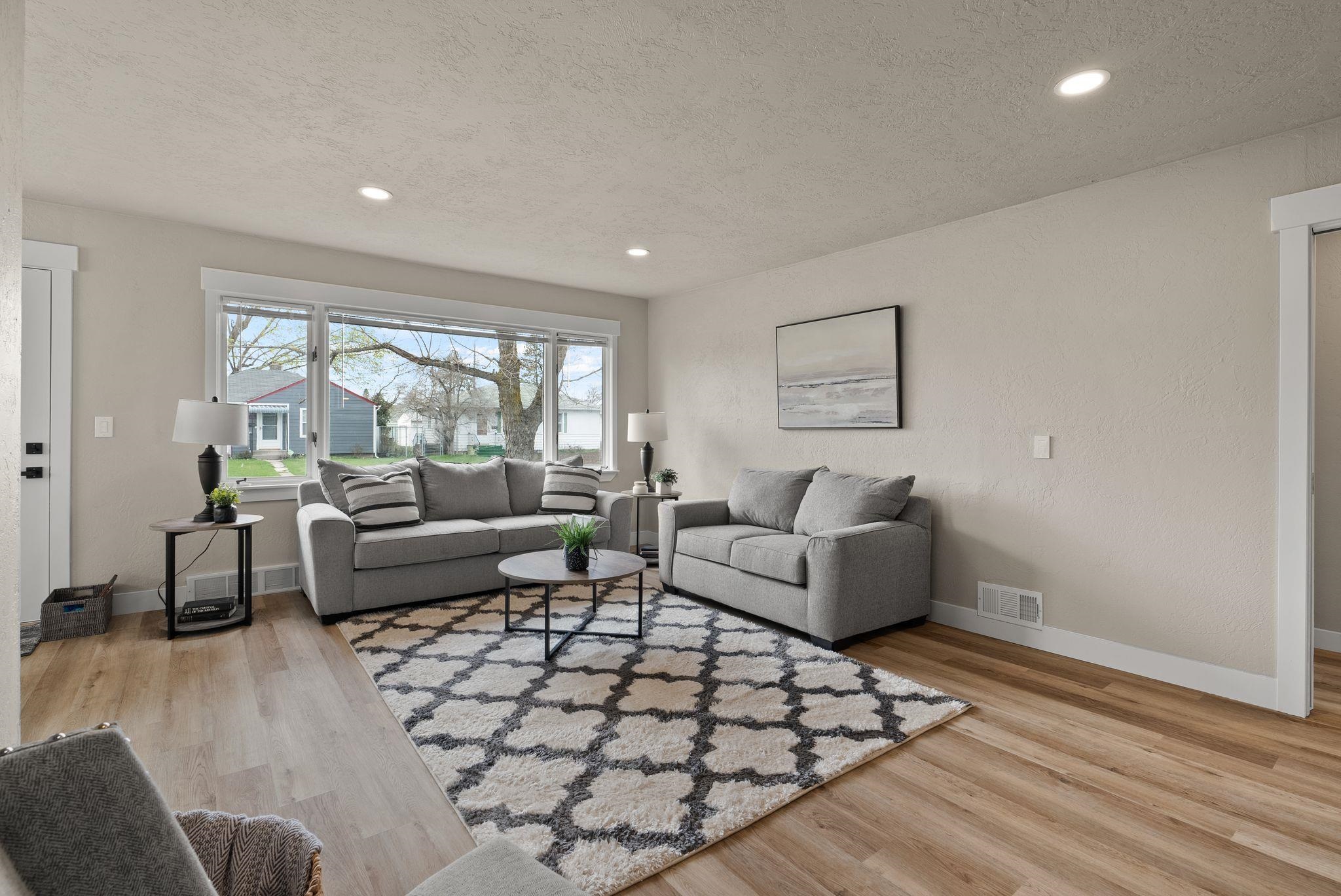 5004 North Elm Street Spokane, WA 99205 - Photo 4 of 32