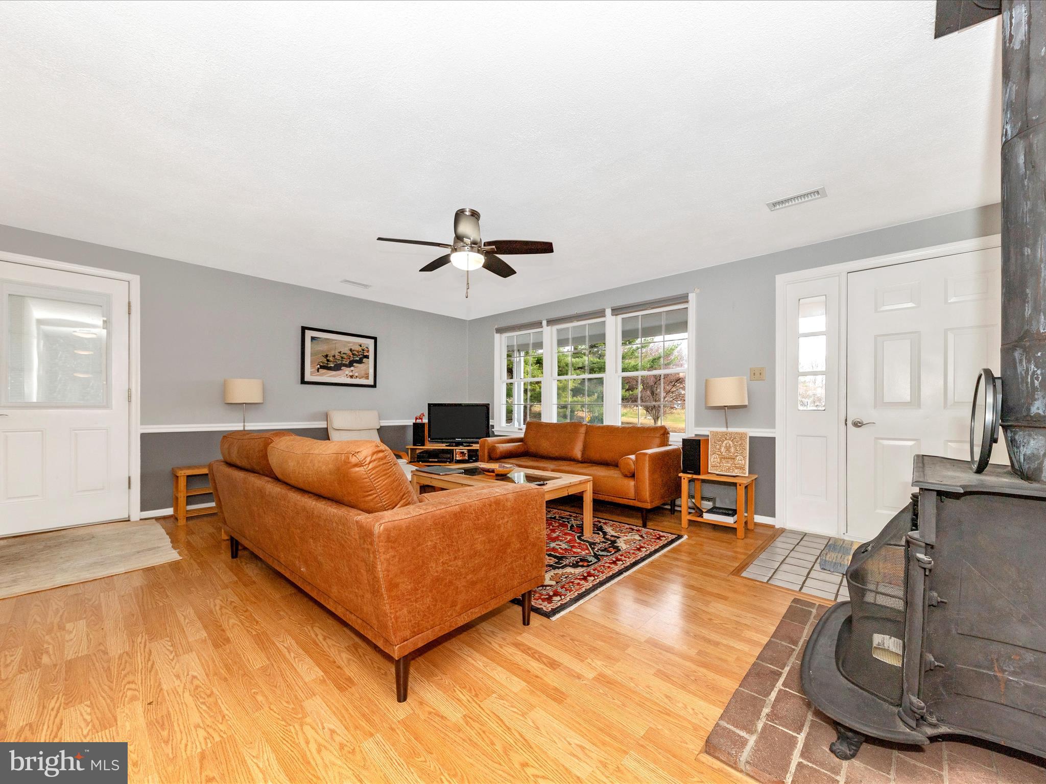 8722 Indian Springs Road Frederick, MD 21702 - Photo 3 of 54 Living Room