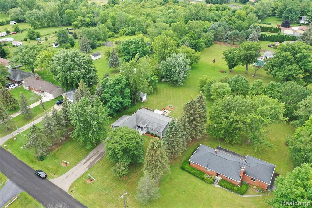 4382 Dublin Road Burton, MI 48529 - Photo 3 of 32