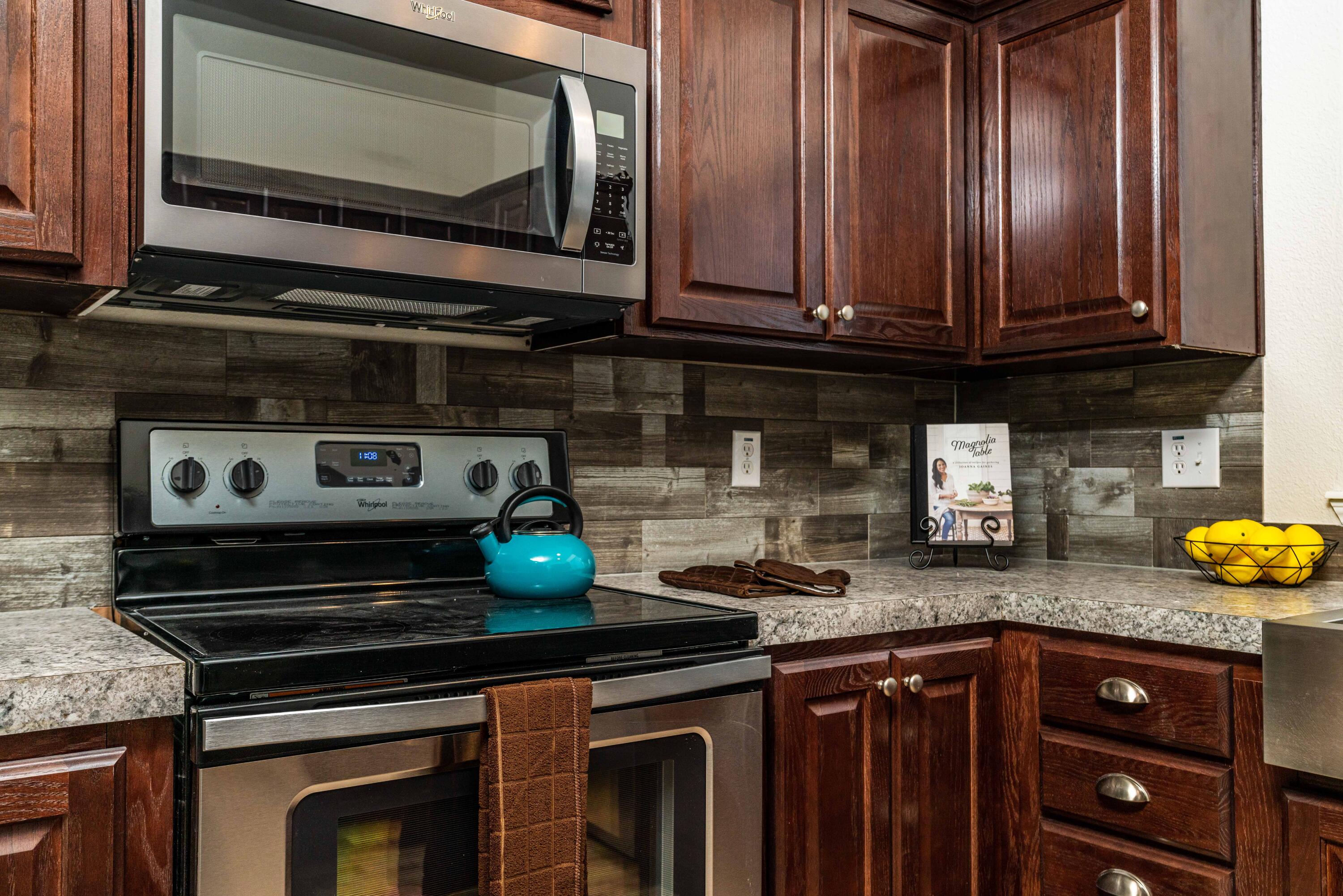 60901 Brosterhous Road, Unit 719 Bend, OR 97702 - Photo 5 of 14 The Pines #719, Bend-19