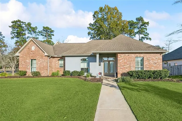 $589,000 | 452 Belle Pointe Drive, Madisonville, LA 70447