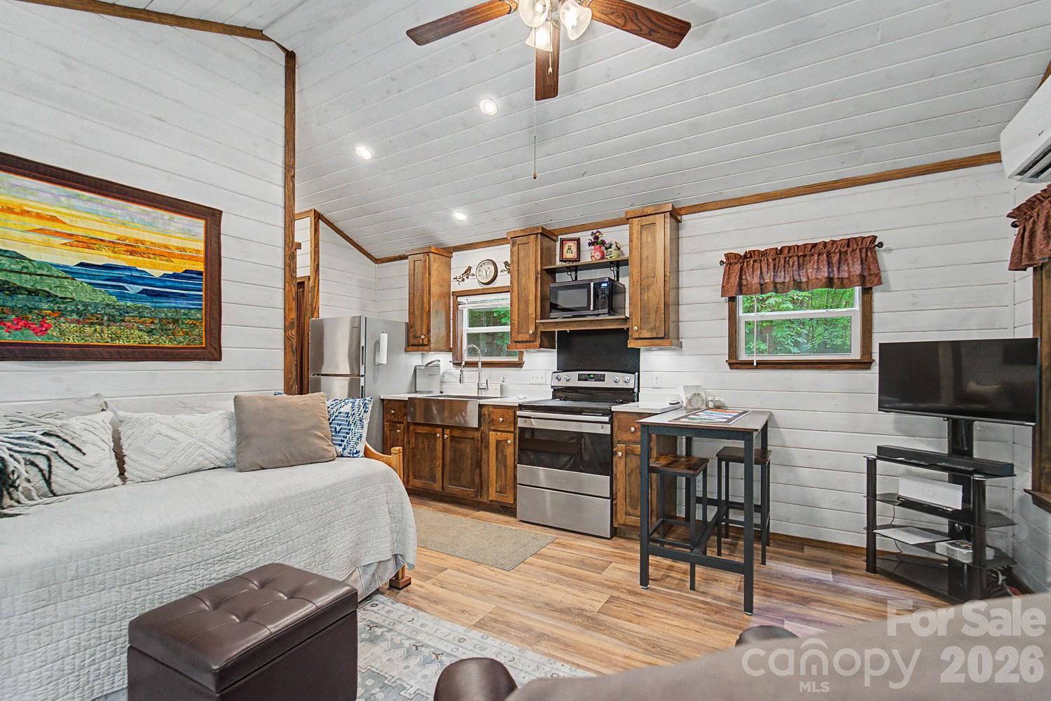 243 Jonquil Wds Road Franklin, NC 28734 - Photo 8 of 48