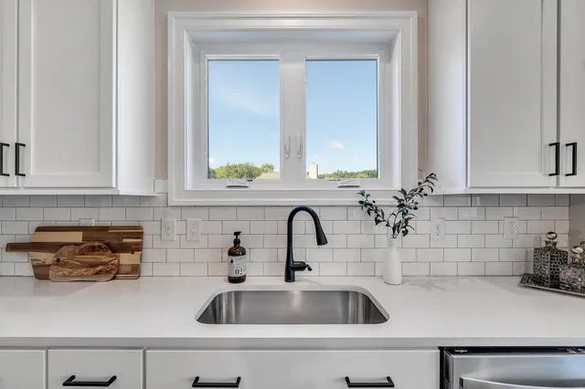 $589,900 | 5210 Grande View Lane, Jackson, MI 49201