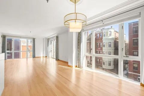 $1,150,000 | 350 North Street, Unit 301, Boston, MA 02109