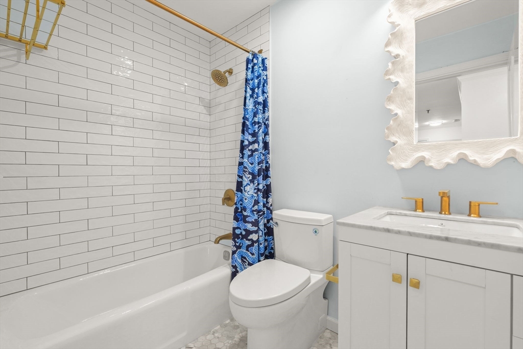 350 North Street, Unit 301 Boston, MA 02109 - Photo 17 of 24