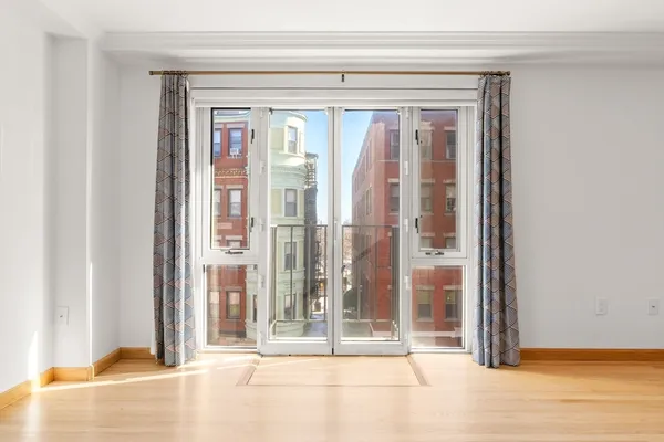 $1,142,000 | 350 North Street, Unit 301, Boston, MA 02109