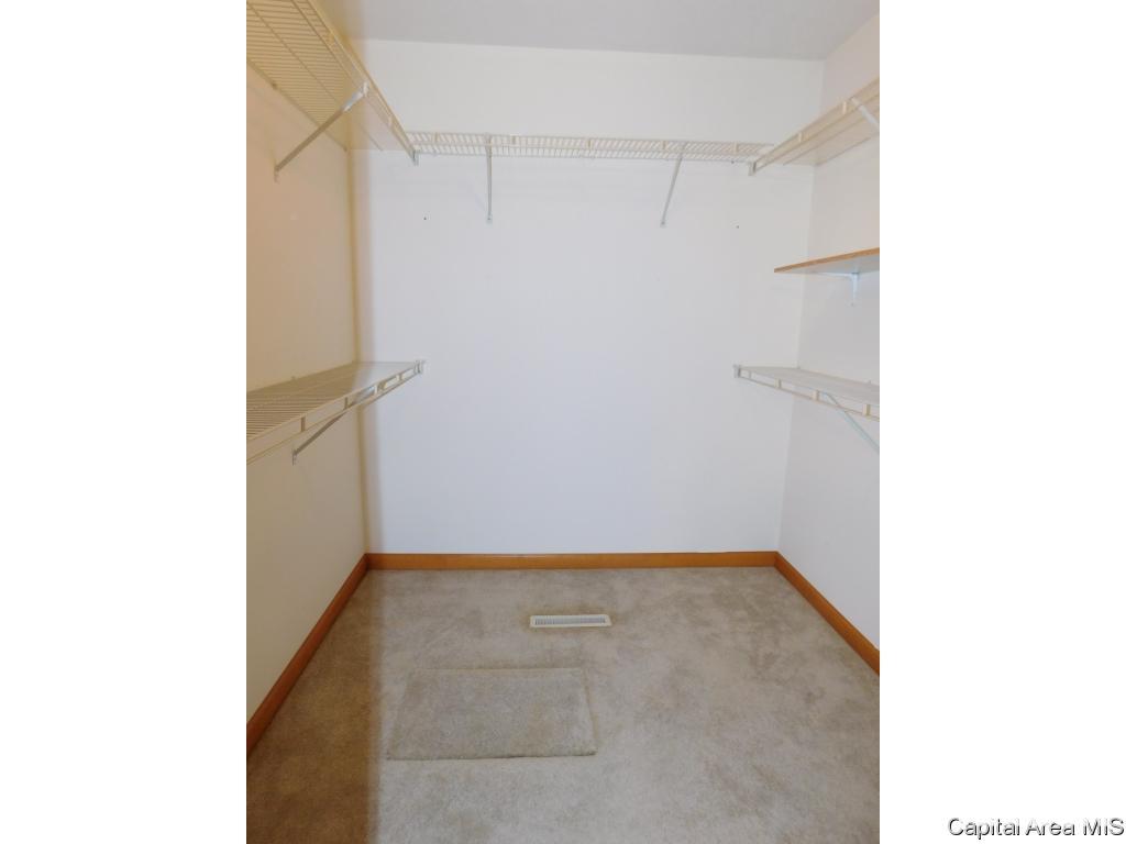 2420 Neil Road Springfield, IL 62702 - Photo 12 of 26