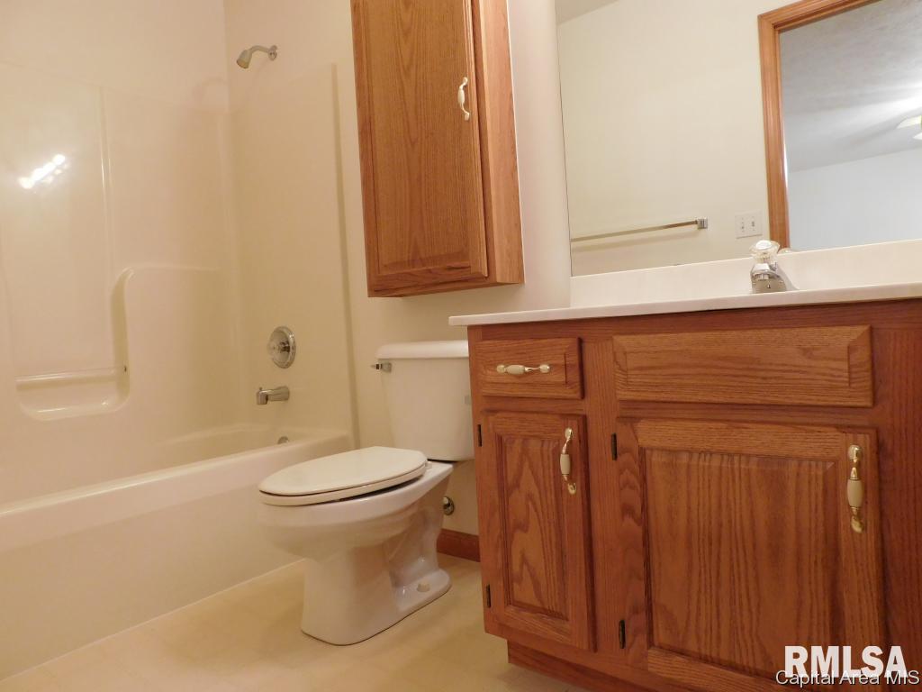 2420 Neil Road Springfield, IL 62702 - Photo 13 of 26