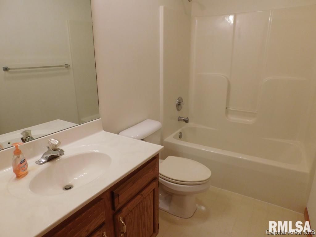 2420 Neil Road Springfield, IL 62702 - Photo 18 of 26