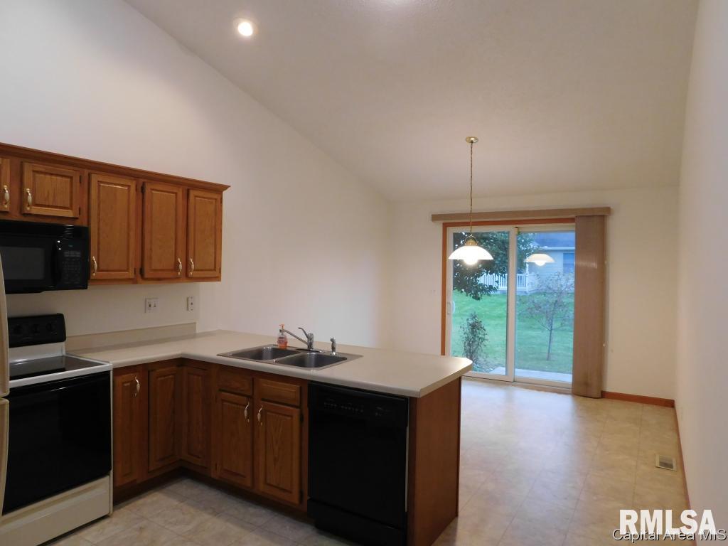 2420 Neil Road Springfield, IL 62702 - Photo 4 of 26