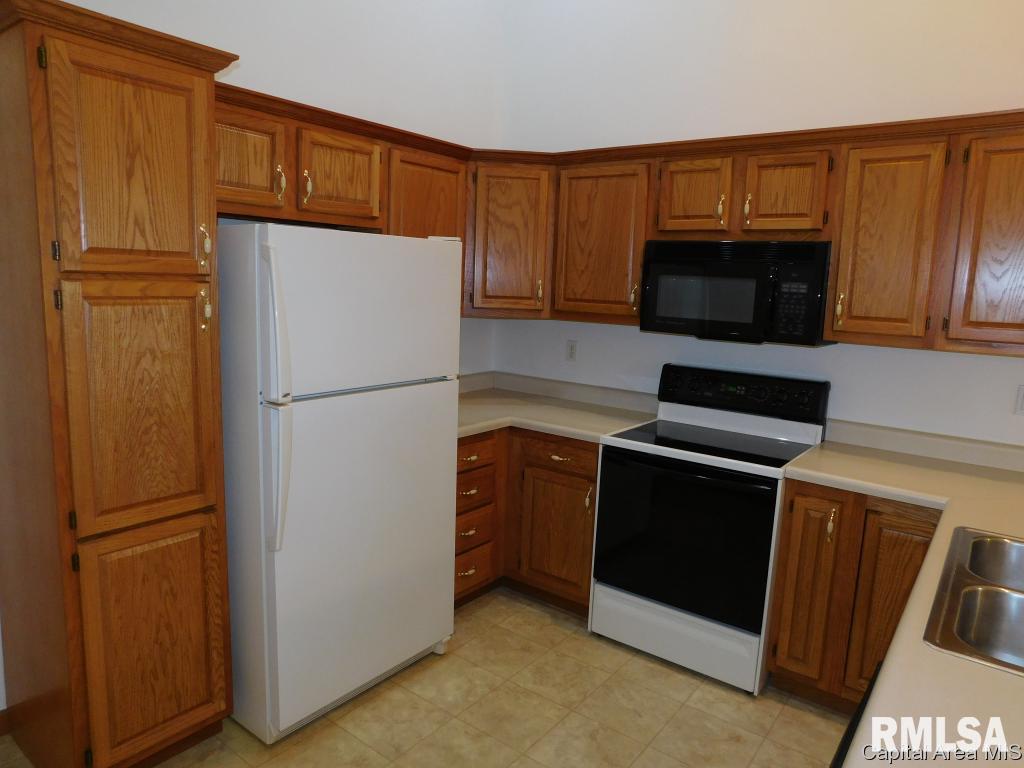2420 Neil Road Springfield, IL 62702 - Photo 6 of 26