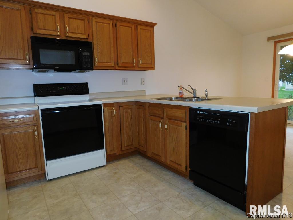 2420 Neil Road Springfield, IL 62702 - Photo 7 of 26