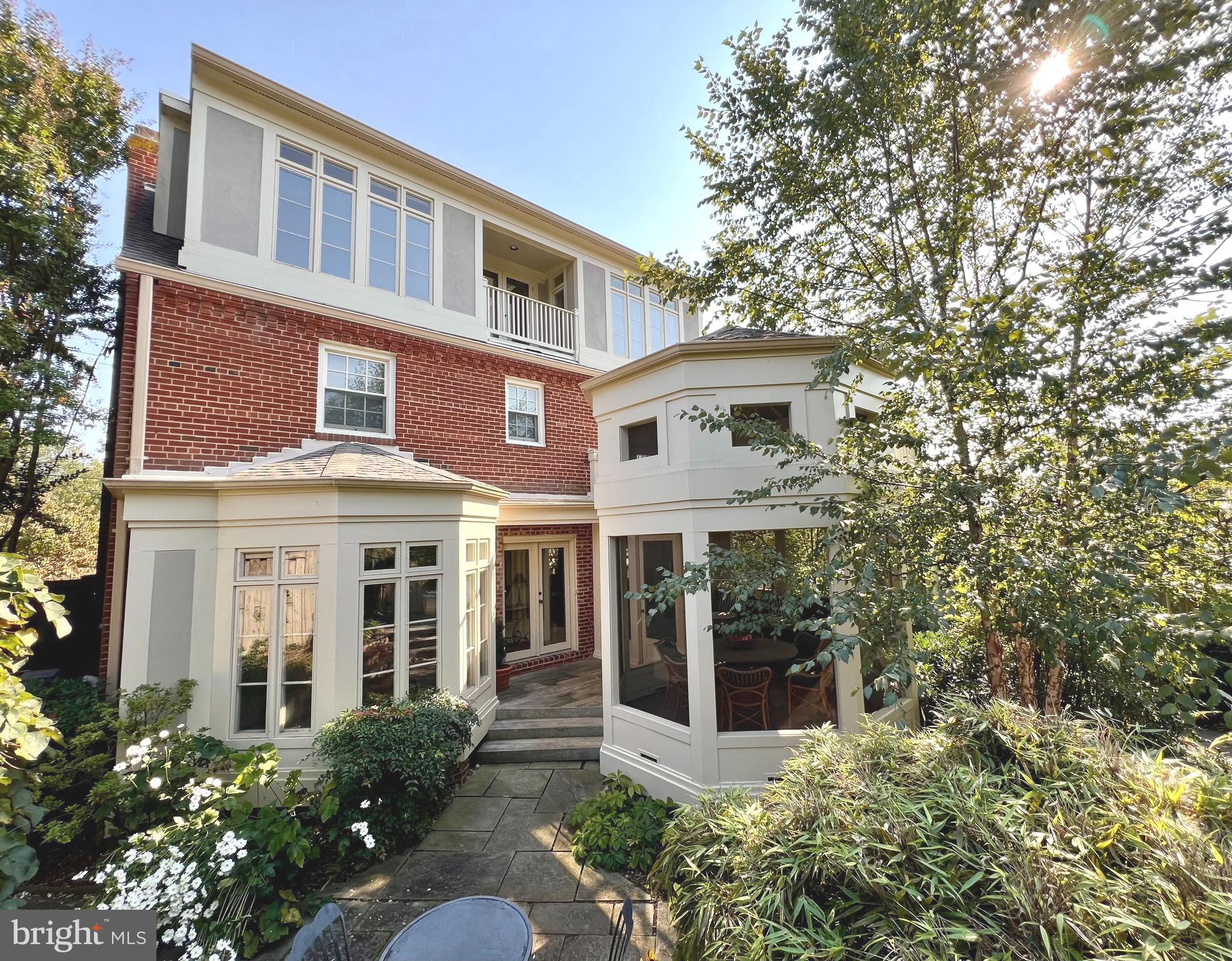 Walk to Metro, Sligo Creek & popular Zinnia!