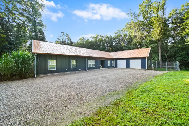 $539,700 | 6635 East Chicago Road, Jonesville, MI 49250