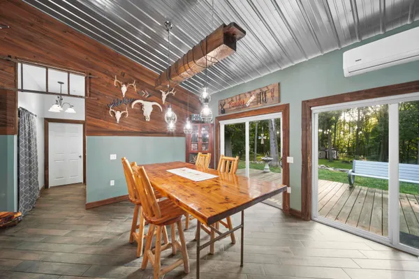 $499,000 | 6635 East Chicago Road, Jonesville, MI 49250