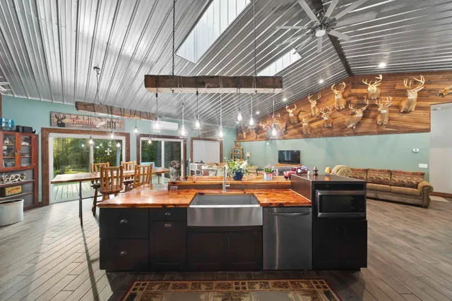 $529,900 | 6635 East Chicago Road, Jonesville, MI 49250